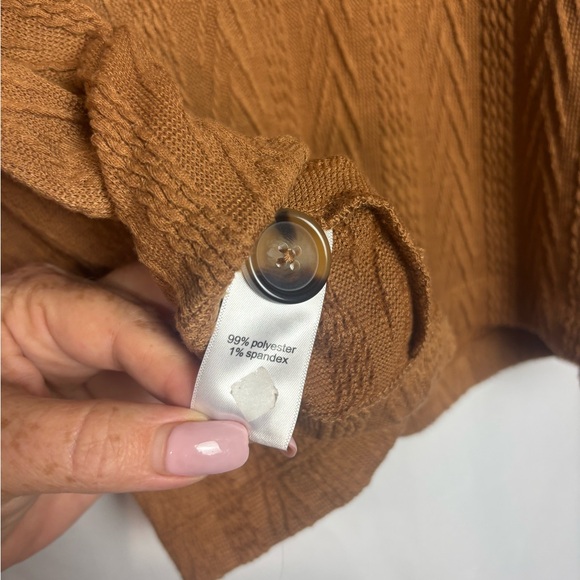 Maunces
Large 
Extra Button - Picture 8 of 8